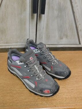 The North Face Gore Tex women's shoes sz 11 pink/grey